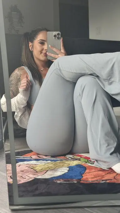 plkyeqqt (18) female from CA - sexting partner