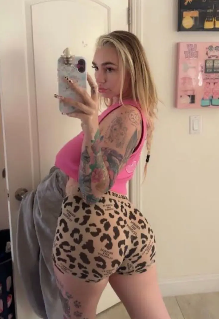 pojote5967 (18) female from AU - sexting partner