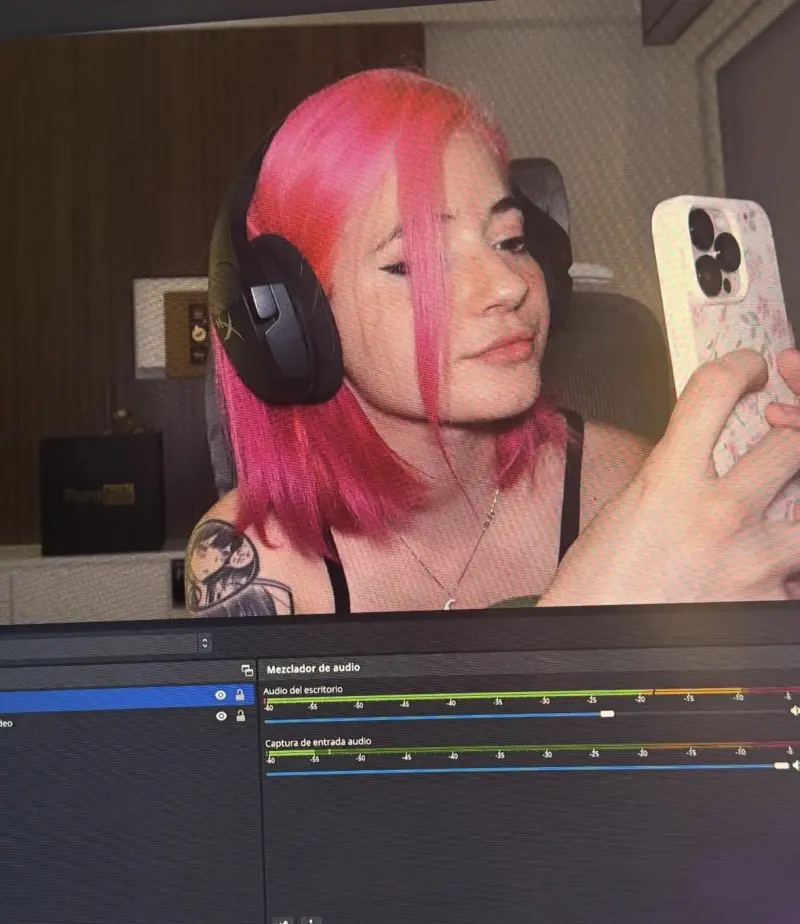 poli0293845 (18) female from US - sexting partner