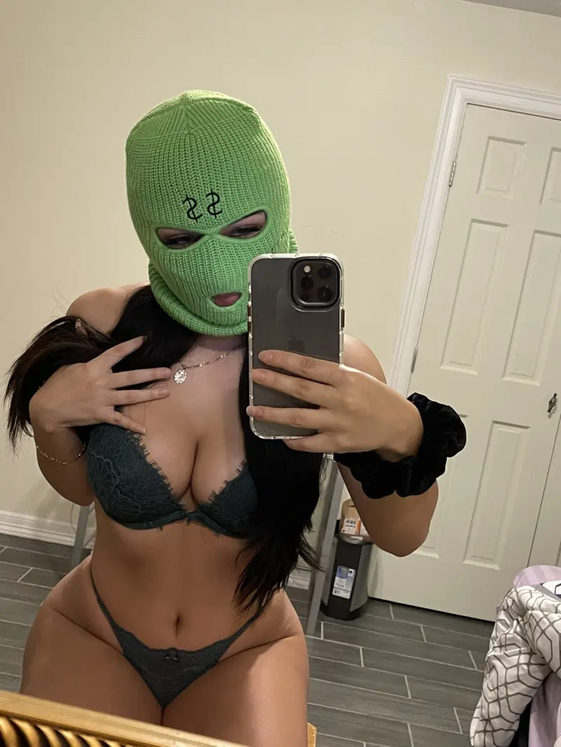 ponip16329 (18) female from US - sexting partner