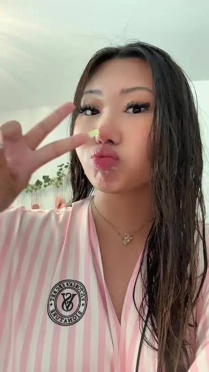 porehog366 (18) female from US - sexting partner