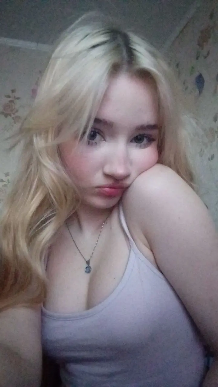 posekig527 (18) female from AE - sexting partner