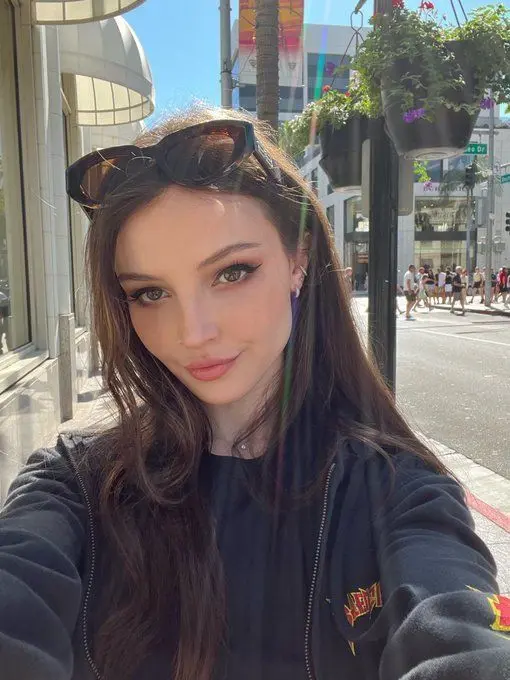 poseri3560 (18) female from GB - sexting partner