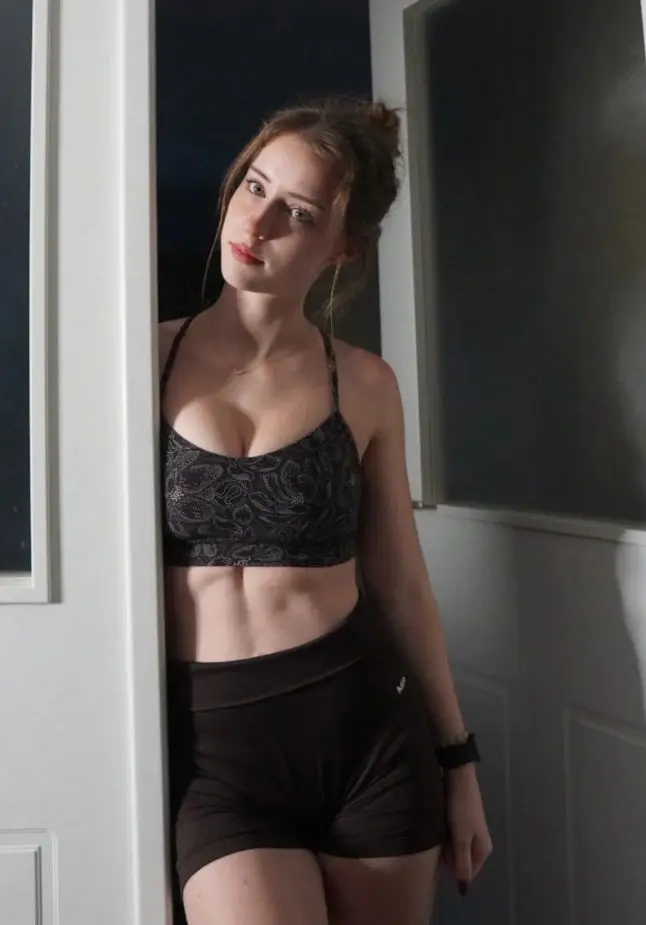 powice (18) female from US - sexting partner