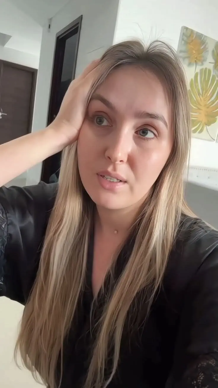 poxekoi (18) female from GB - sexting partner