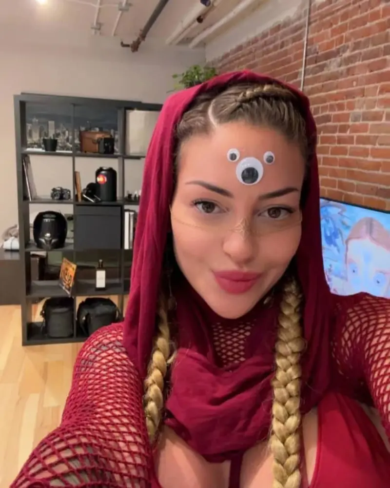 poxiti (18) female from US - sexting partner