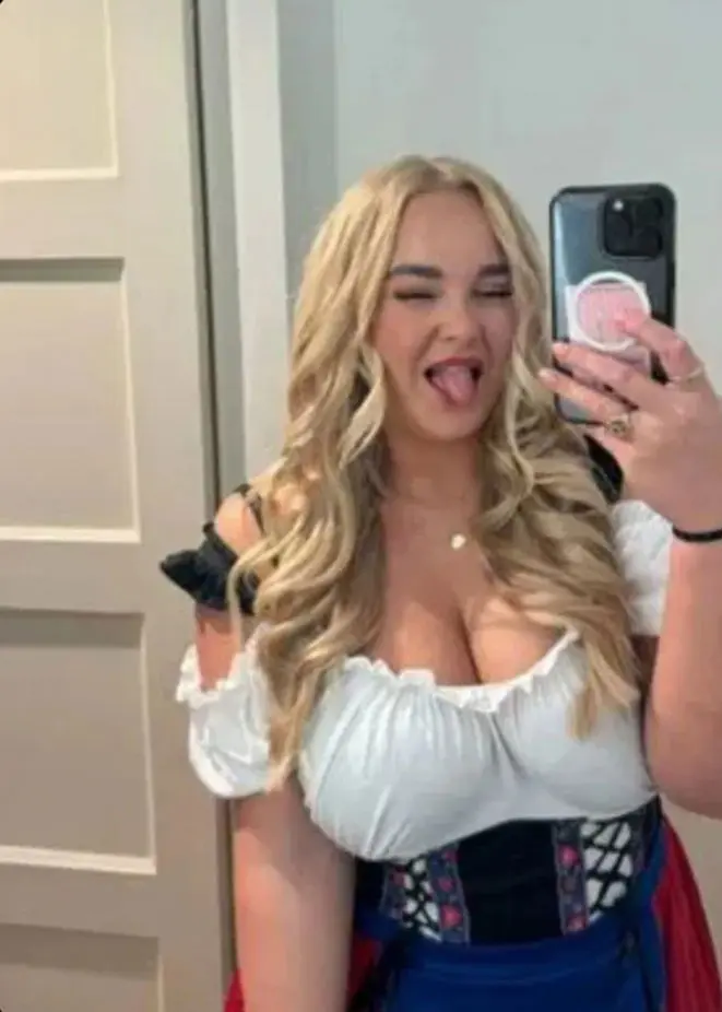 pufelut (18) female from GB - sexting partner