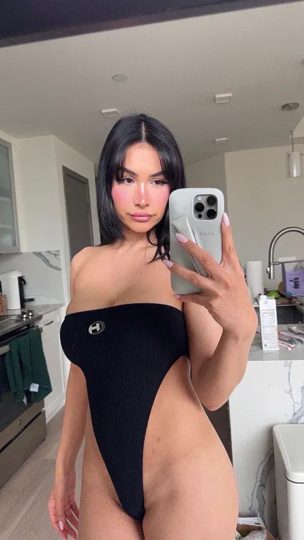 pufire (18) female from BE - sexting partner