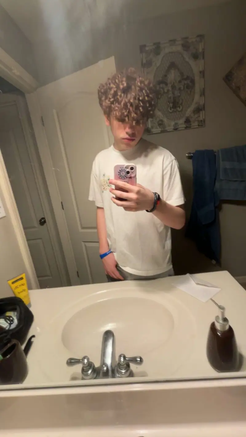 pureju (18) male from US - sexting partner