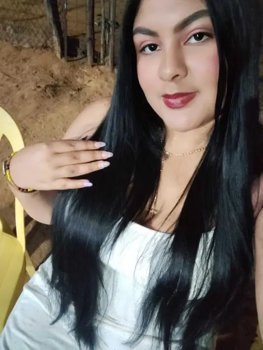 pyoqenm (26) female from GB - sexting partner