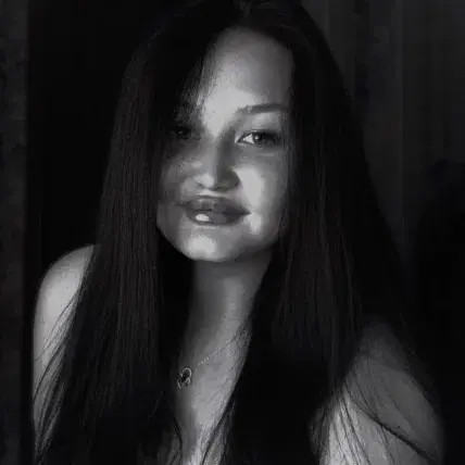 qc9w90bkim (18) female from US - sexting partner