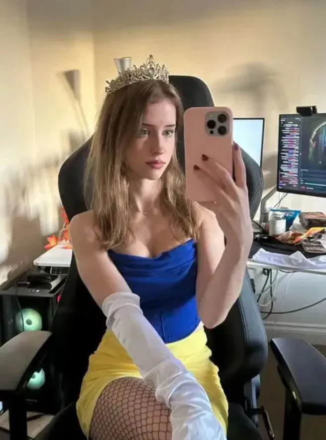 qidufyro (18) female from GB - sexting partner