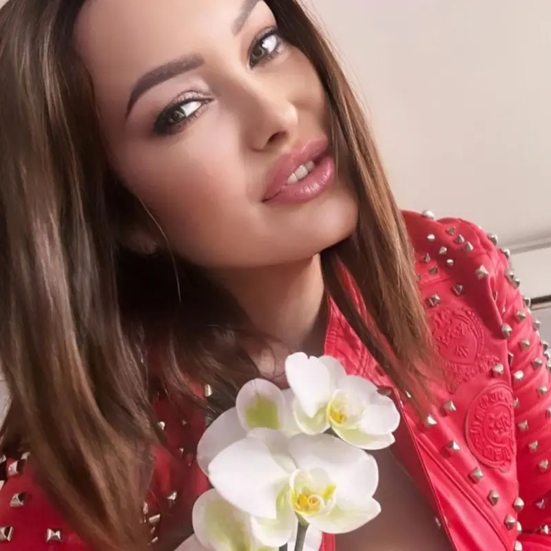 qijyce (18) female from US - sexting partner