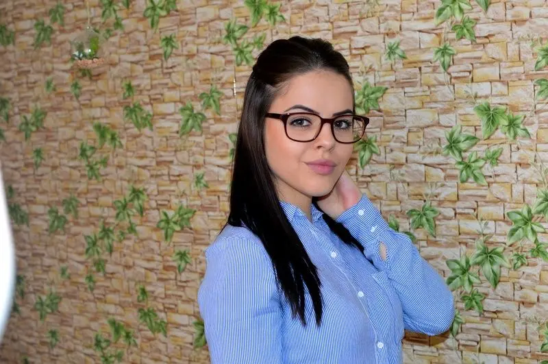 qogoxalu (18) female from US - sexting partner