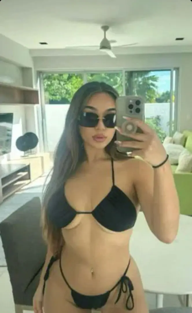 qubohelr (18) female from US - sexting partner