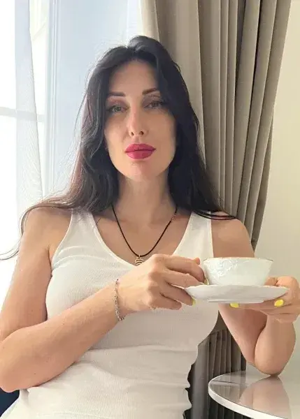 qucyge (18) female from GB - sexting partner