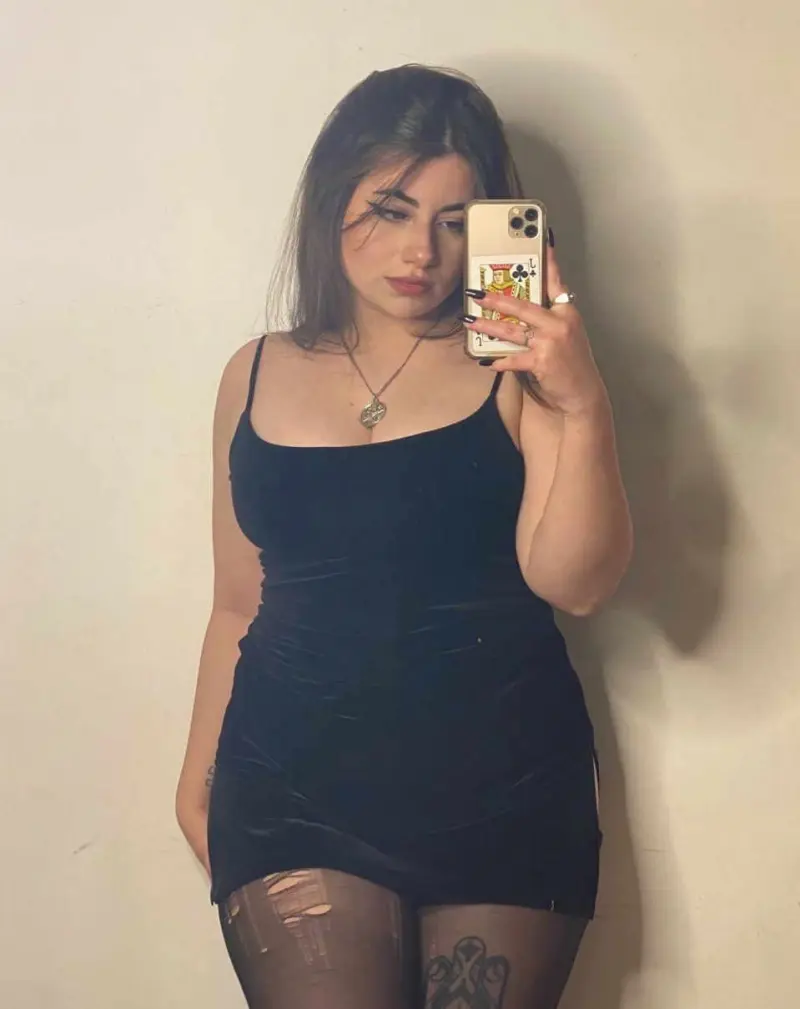 queenerica552 (18) female from US - sexting partner