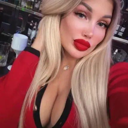 qycote (18) female from US - sexting partner