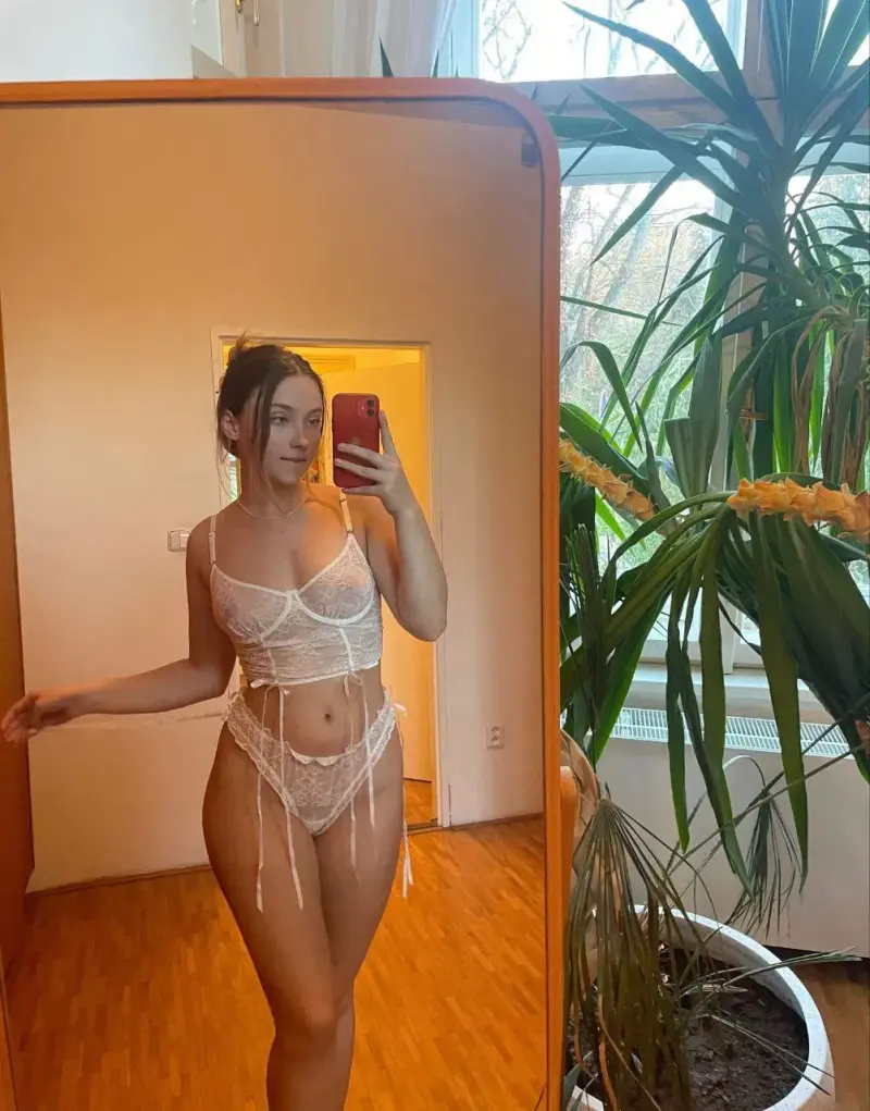 qycxa (18) female from US - sexting partner