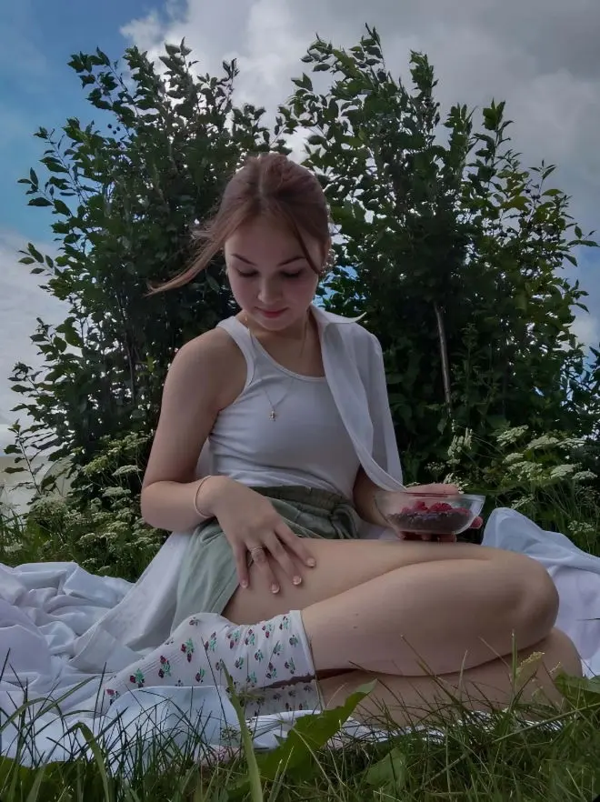 qyhyvoty (18) female from US - sexting partner