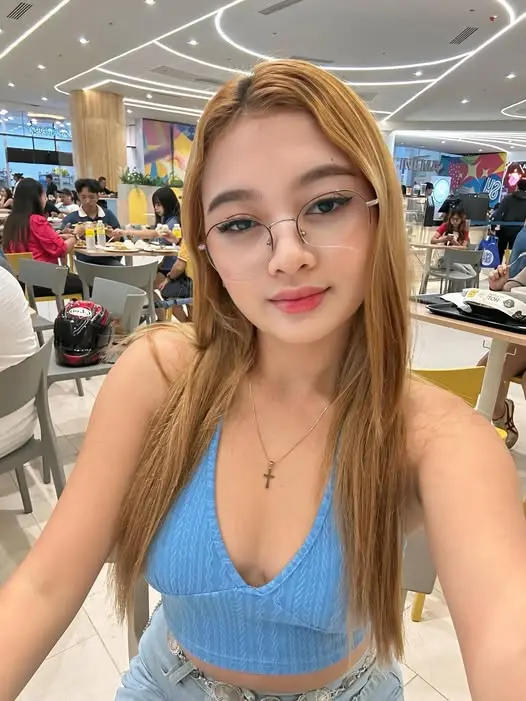 rajeb16861 (18) female from GB - sexting partner