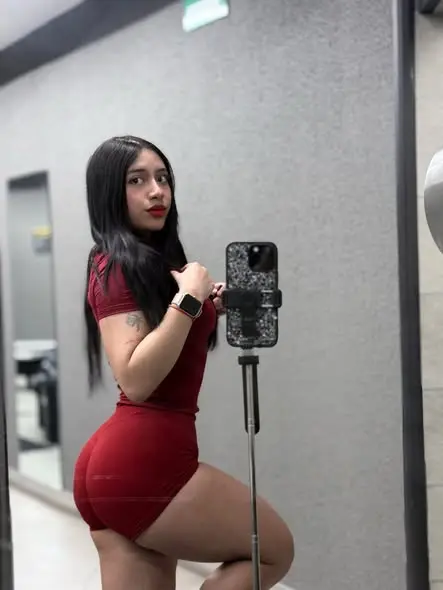 ranod48959 (18) female from GB - sexting partner