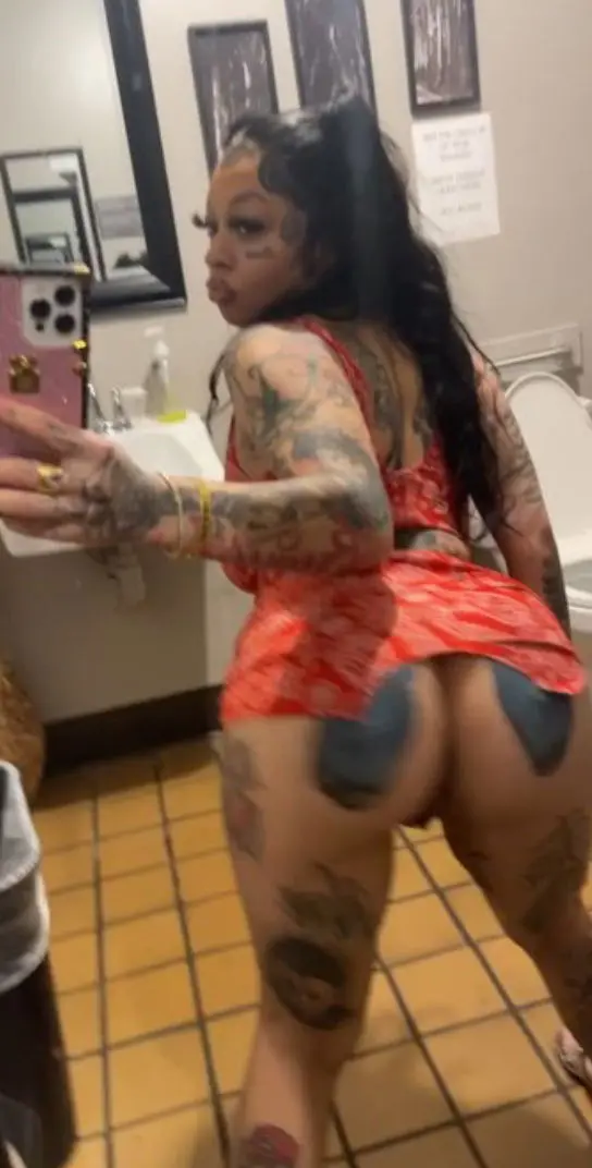 rawtopmy (18) female from US - sexting partner