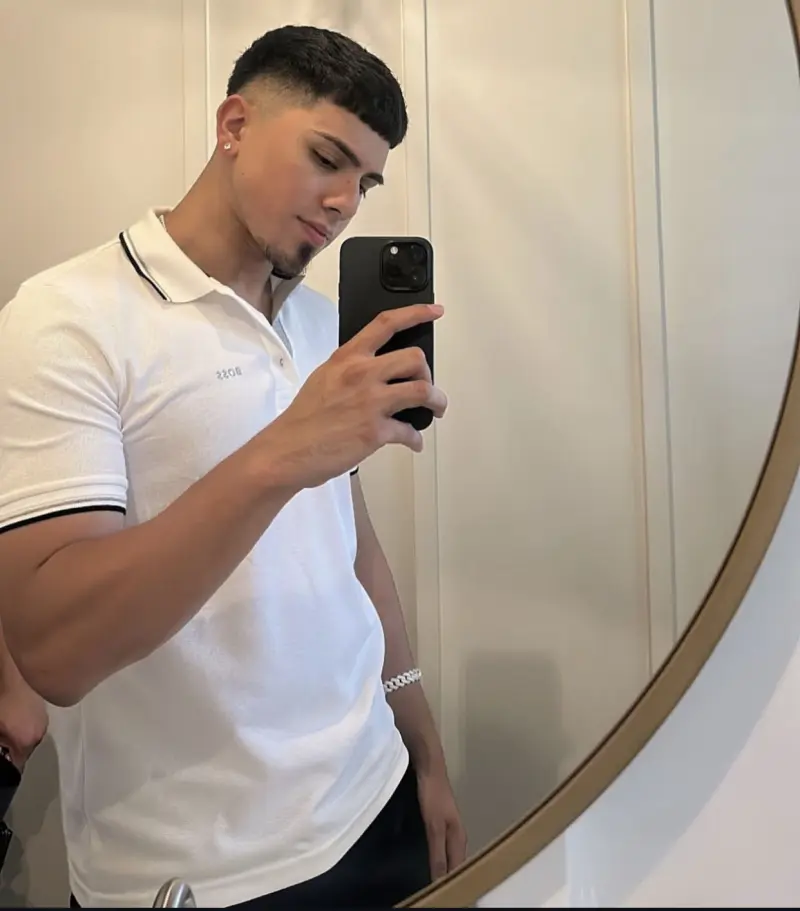 ray_bates09 (30) male from US - sexting partner