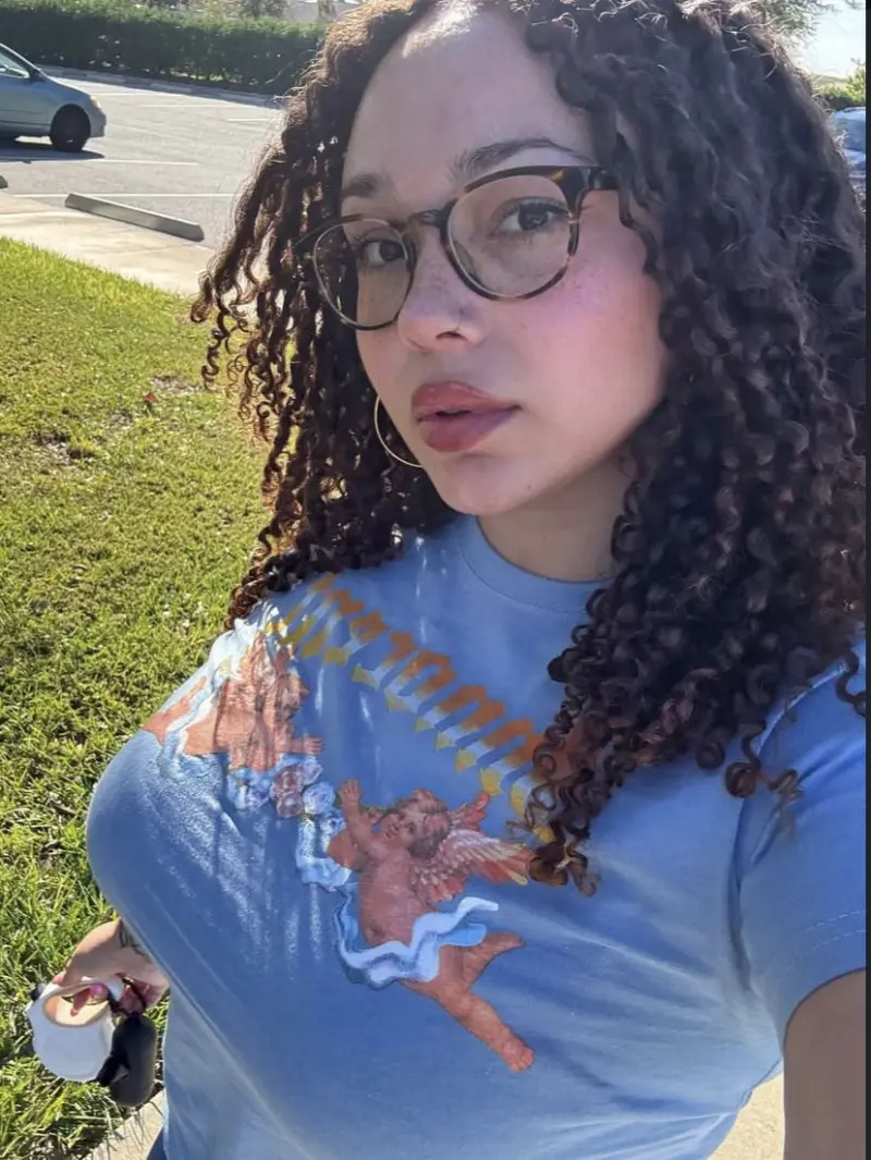 rebotab386 (21) female from US - sexting partner