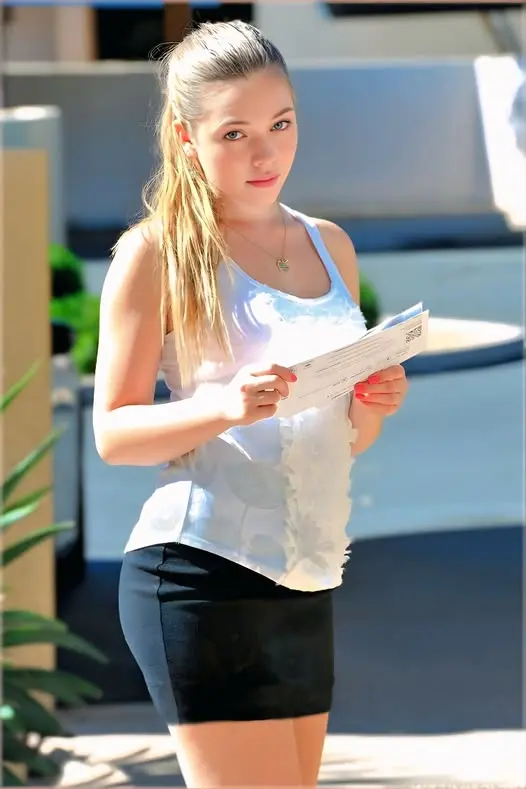 recoser975 (18) female from AU - sexting partner