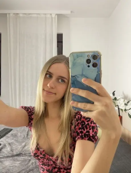 rejivap912 (25) female from US - sexting partner