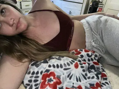 remaboj121 (18) female from AU - sexting partner