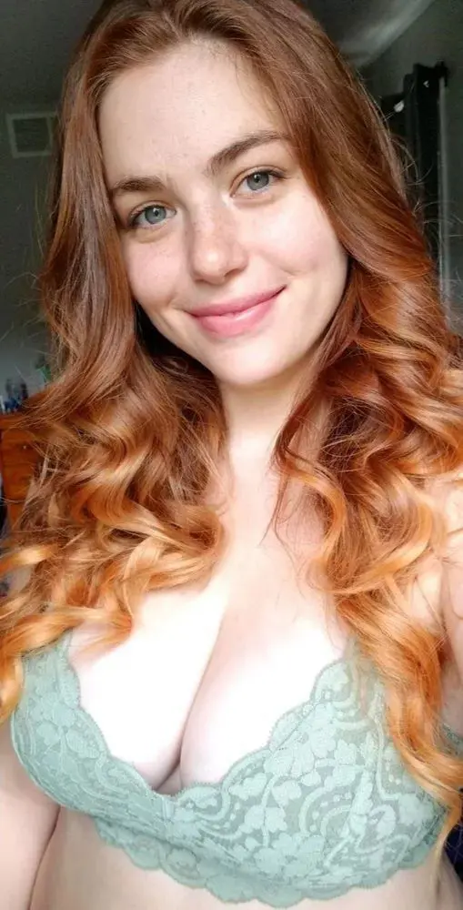 rewat35215 (18) female from GB - sexting partner