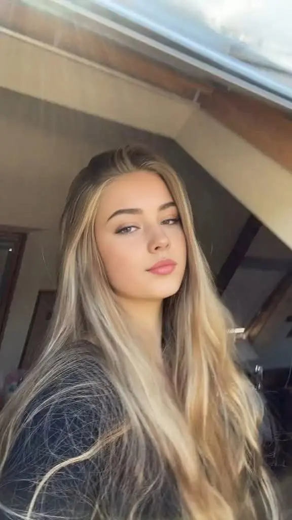 rexegoc (18) female from US - sexting partner