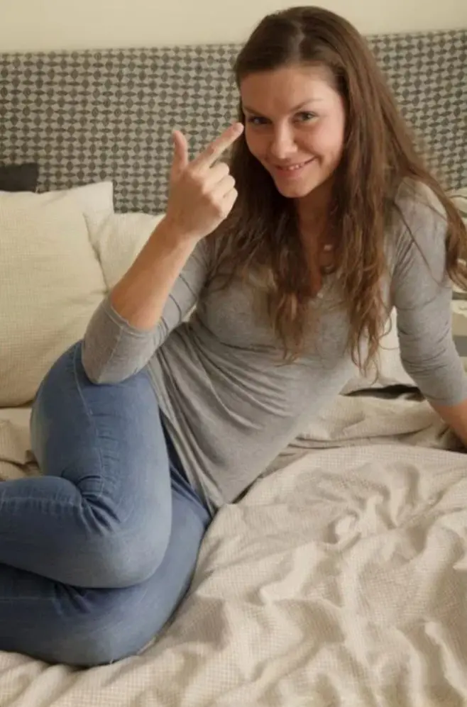 rifeyihui (18) female from US - sexting partner