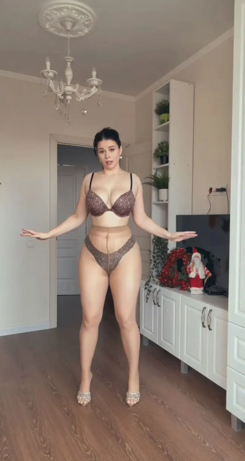 rigamibo (18) female from GB - sexting partner