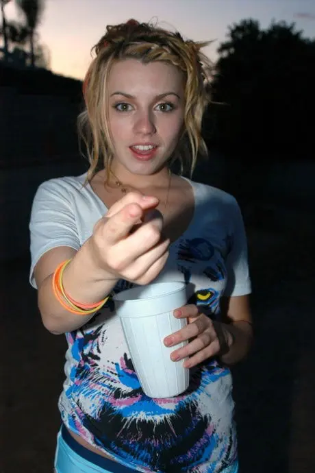 rihij13649 (21) female from GB - sexting partner