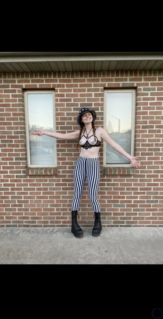 rimole8856 (18) female from CA - sexting partner