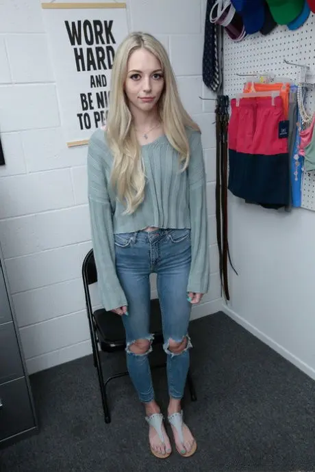 rivabaj635 (20) female from DE - sexting partner