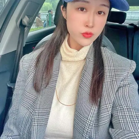 rixeneg596 (18) female from SV - sexting partner