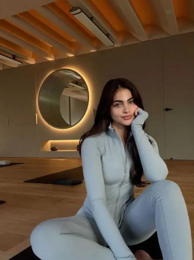 rjtjxtqhe (18) female from US - sexting partner