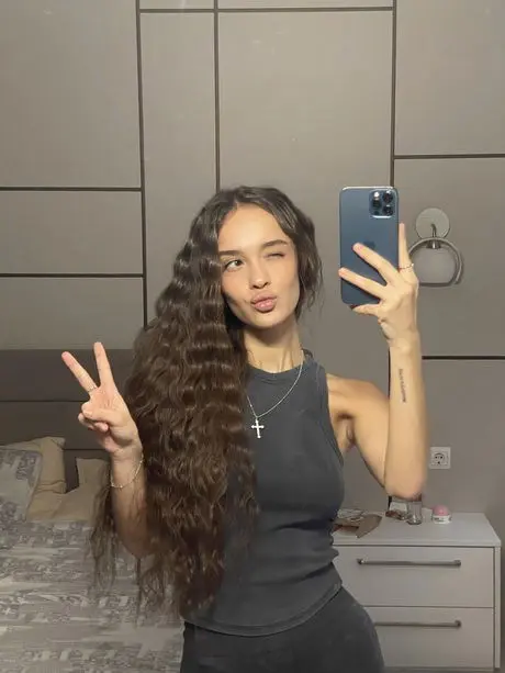 robik10656 (18) female from US - sexting partner