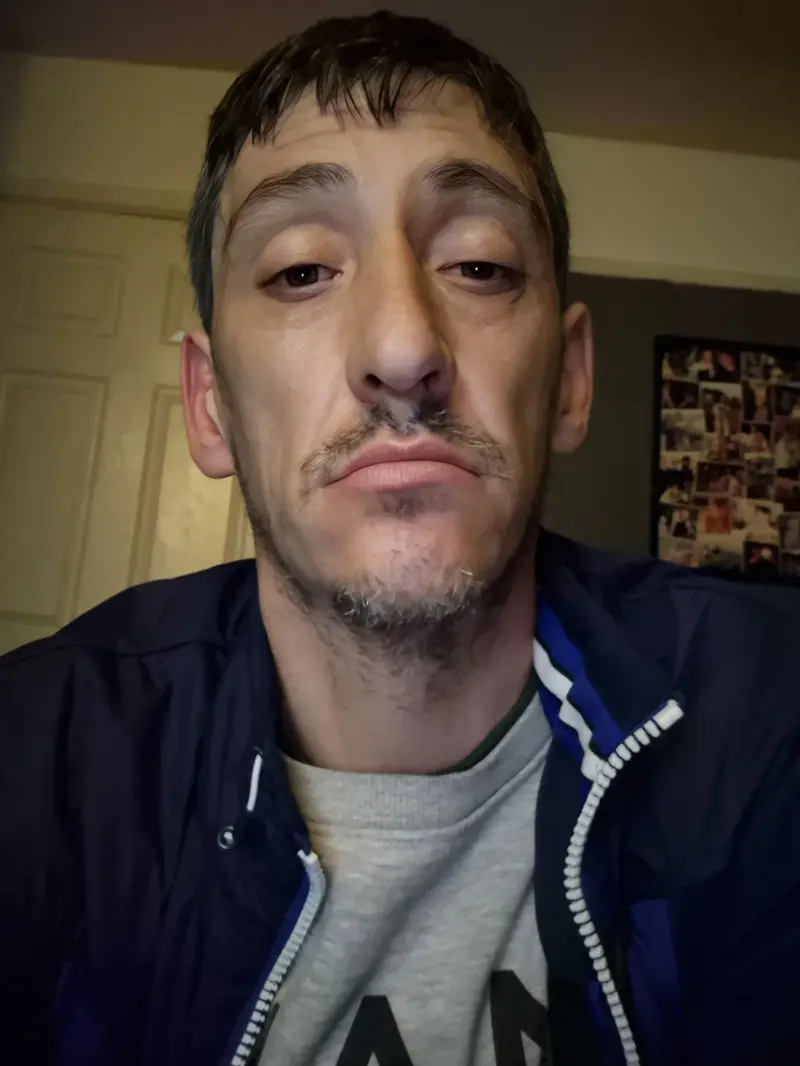 robinsonstewart115 (18) male from GB - sexting partner