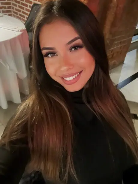 rofepiw691 (18) female from AU - sexting partner