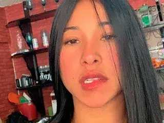 rohiga4026 (18) female from US - sexting partner