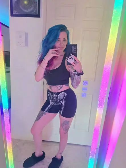 romav36396 (18) female from UG - sexting partner