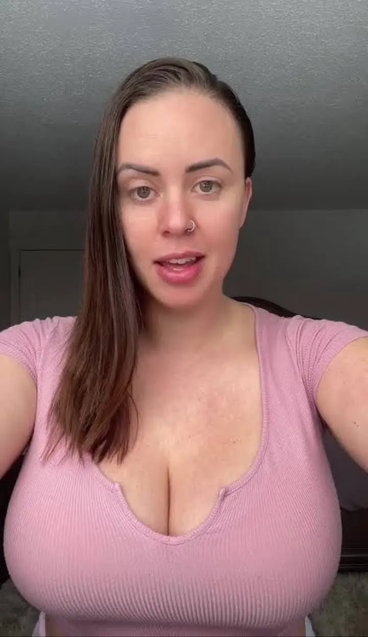 rosealice928833 (18) female from US - sexting partner