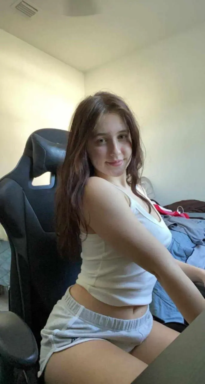 ross_smith2y (18) female from US - sexting partner