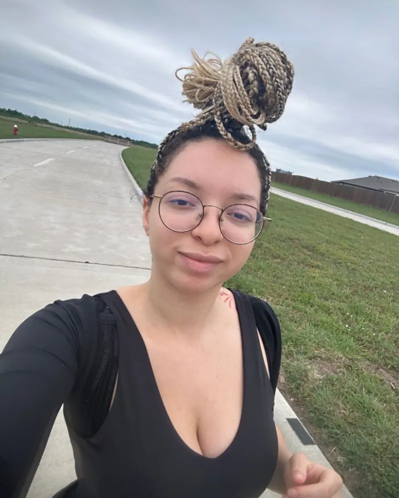 roteh76939 (18) female from US - sexting partner