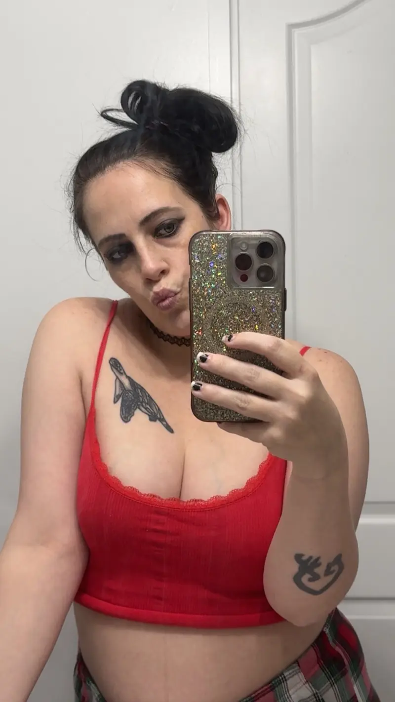 rotici2172 (23) female from US - sexting partner